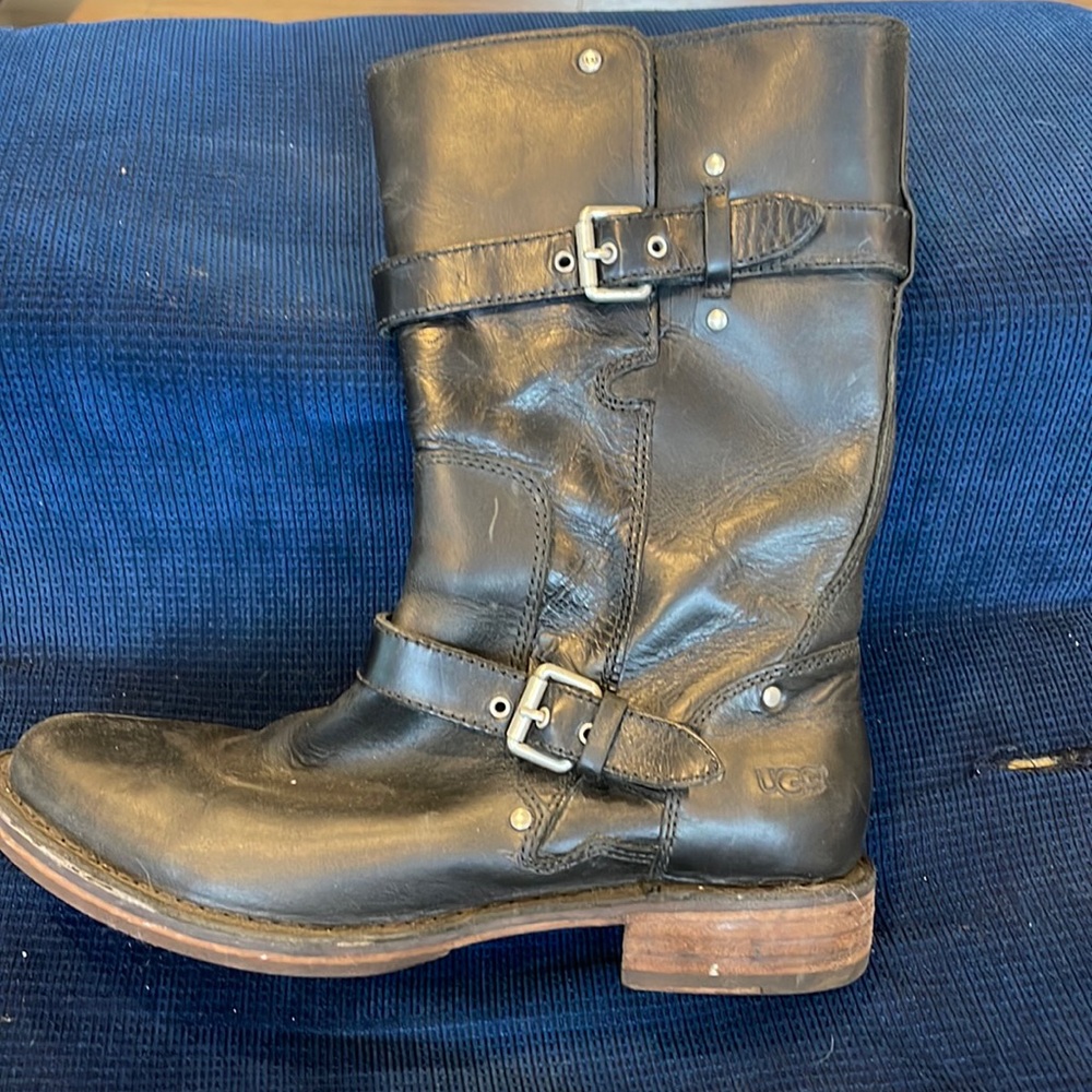 Ugg leather boot